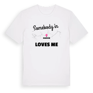 Någon i Dansvik älskar mig t-shirt – ekologisk bomull t-shirt från Pinshirt