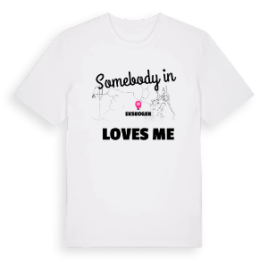 Någon i Ekskogen älskar mig t-shirt – ekologisk bomull t-shirt från Pinshirt