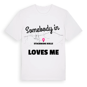 Någon i Stackmans kulle älskar mig t-shirt – ekologisk bomull t-shirt från Pinshirt