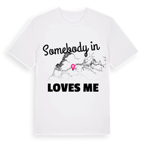 Någon i ქედის მუნიციპალიტეტი älskar mig t-shirt – ekologisk bomull t-shirt från Pinshirt