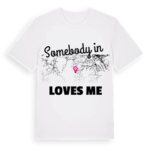 Någon i დმანისის მუნიციპალიტეტი älskar mig t-shirt – ekologisk bomull t-shirt från Pinshirt
