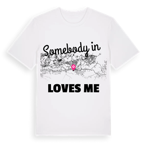 Någon i ზესტაფონის მუნიციპალიტეტი älskar mig t-shirt – ekologisk bomull t-shirt från Pinshirt