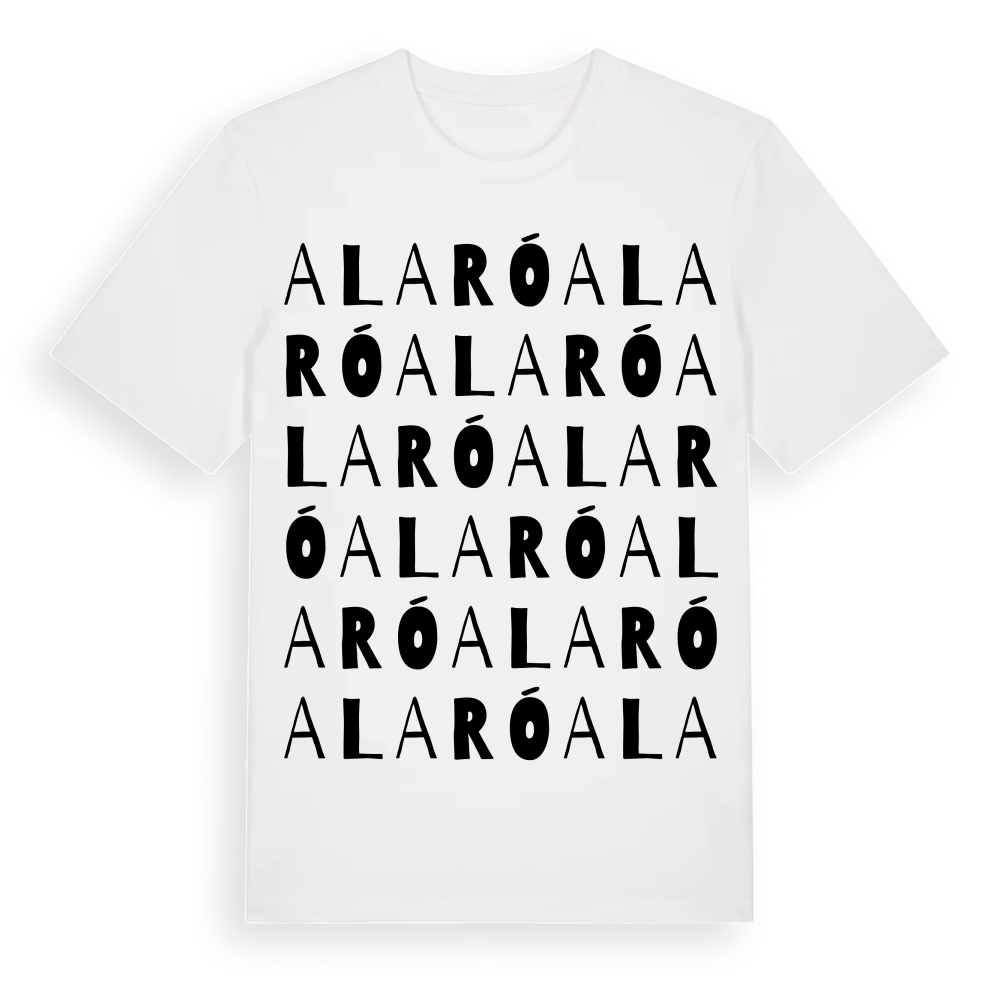 Alaró ordlek t-shirt – White, i miljö