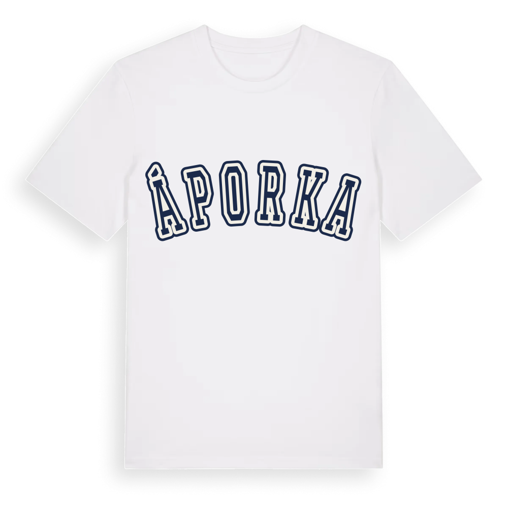 Áporka college t-shirt – White, i miljö