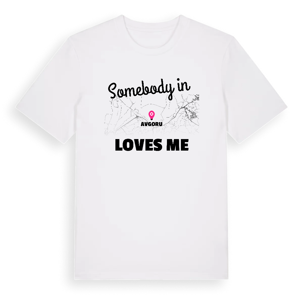 Någon i Avgoru älskar mig t-shirt – White, i miljö