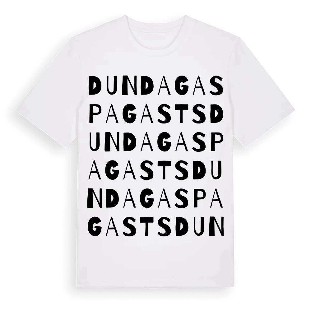 Dundagas pagasts ordlek t-shirt – White, i miljö