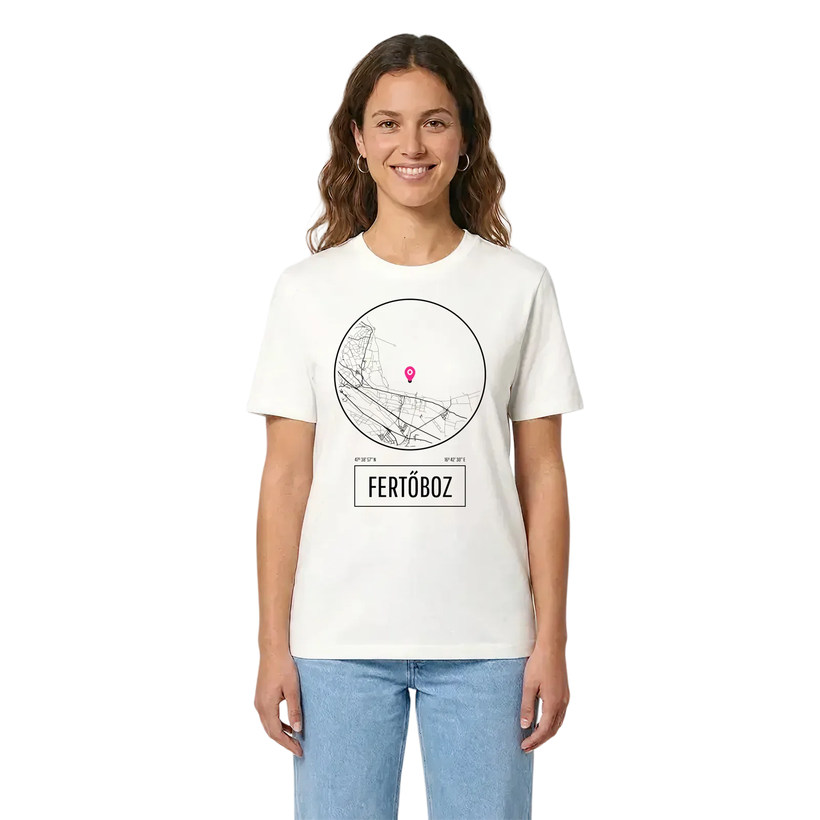 Fertőboz t-shirt – White, i miljö