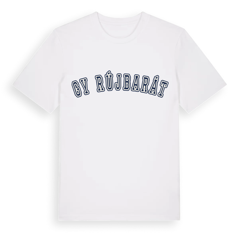 Győrújbarát college t-shirt – White, i miljö