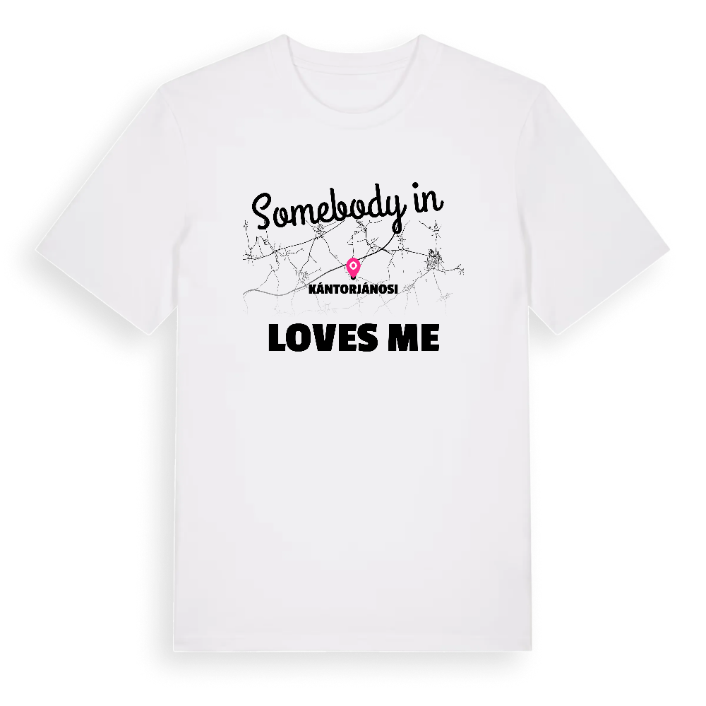 Någon i Kántorjánosi älskar mig t-shirt – White, i miljö