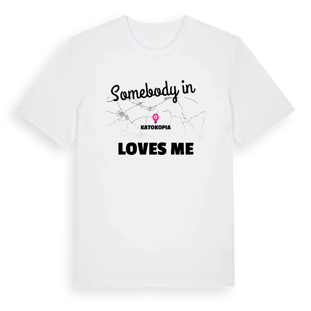 Någon i Katokopia älskar mig t-shirt – White, i miljö
