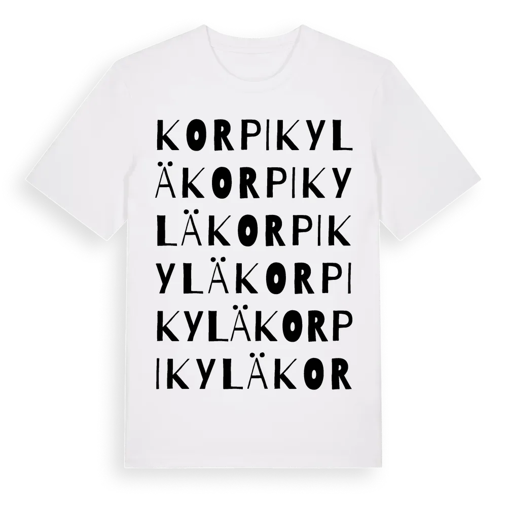 Korpikylä ordlek t-shirt i miljö