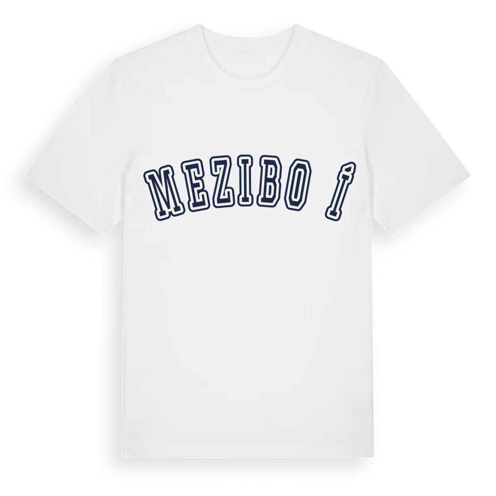 Meziboří college t-shirt – White, i miljö