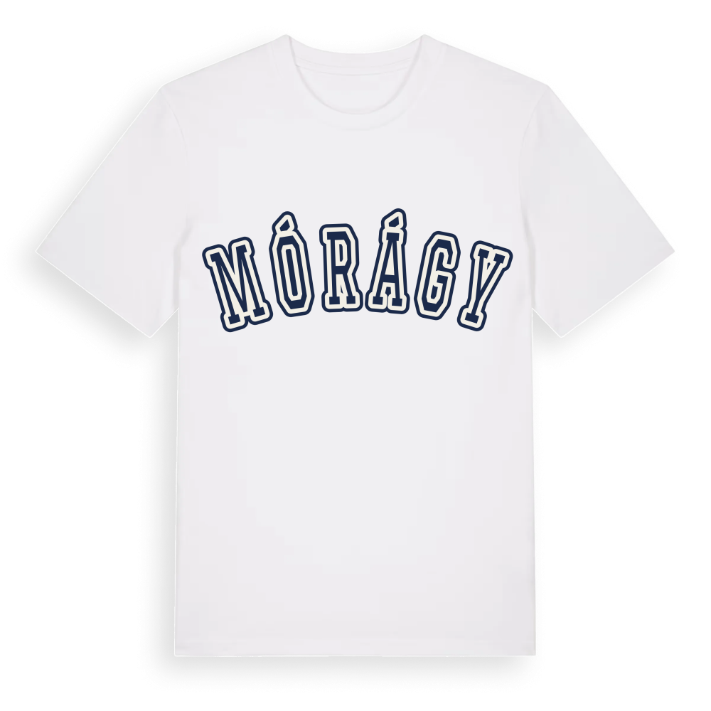 Mórágy college t-shirt – White, i miljö