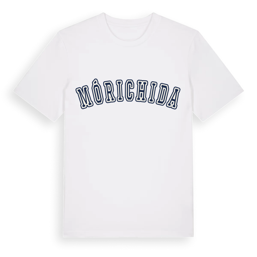 Mórichida college t-shirt – White, i miljö