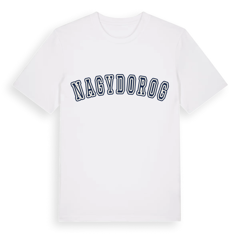 Nagydorog college t-shirt – White, i miljö