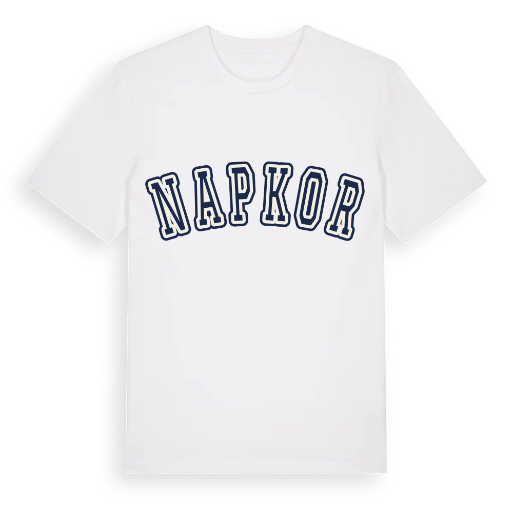 Napkor college t-shirt – White, i miljö