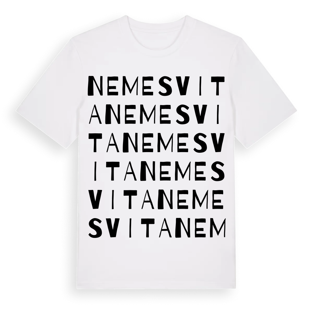 Nemesvita ordlek t-shirt – White, i miljö