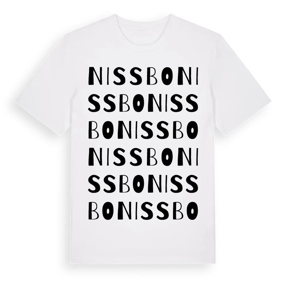 Nissbo ordlek t-shirt i miljö