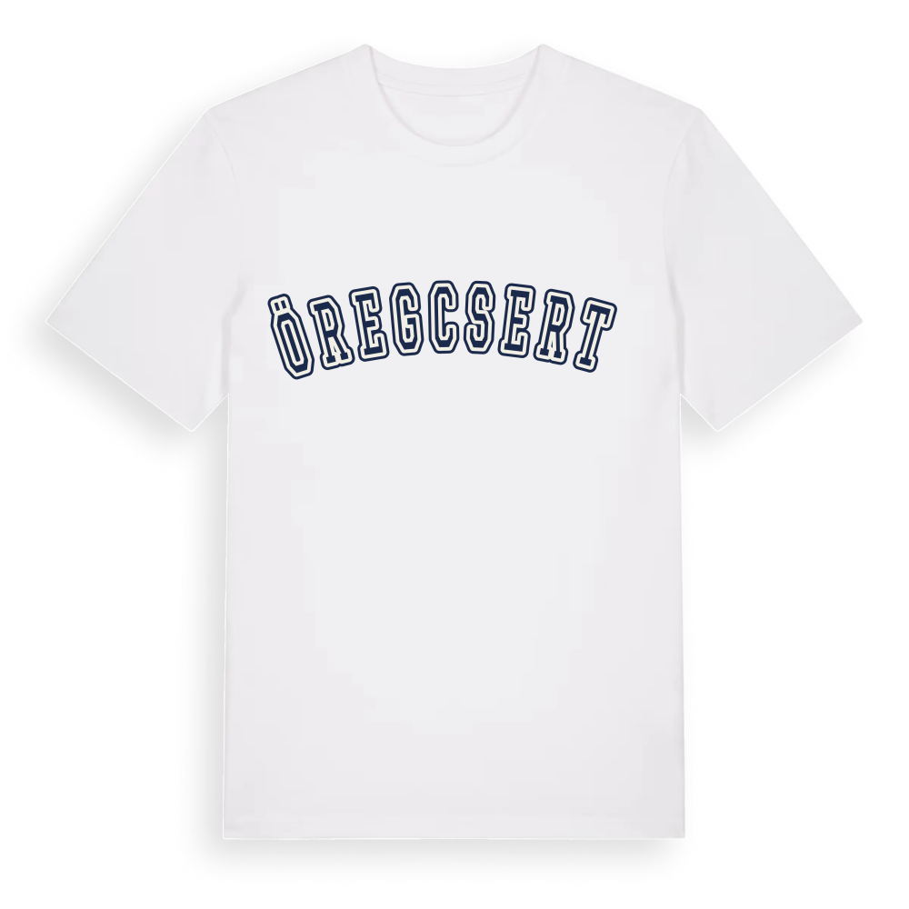 Öregcsertő college t-shirt – White, i miljö