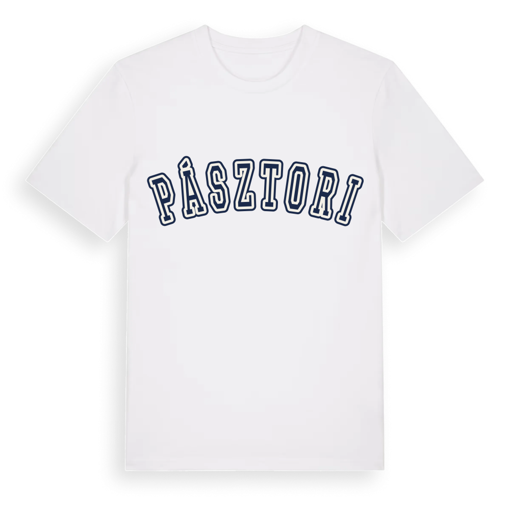 Pásztori college t-shirt – White, i miljö