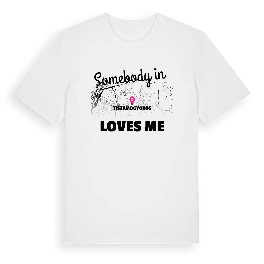 Någon i Tiszamogyorós älskar mig t-shirt – White, i miljö