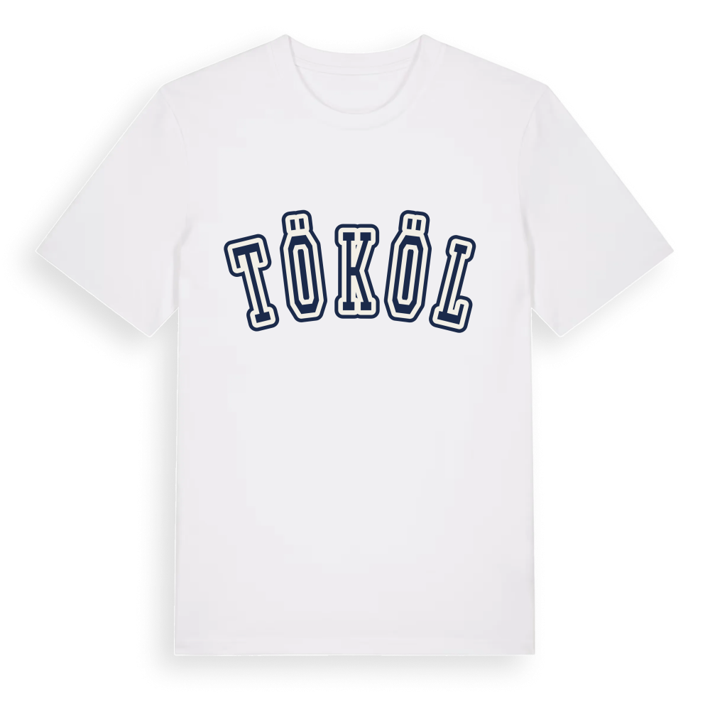 Tököl college t-shirt – White, i miljö