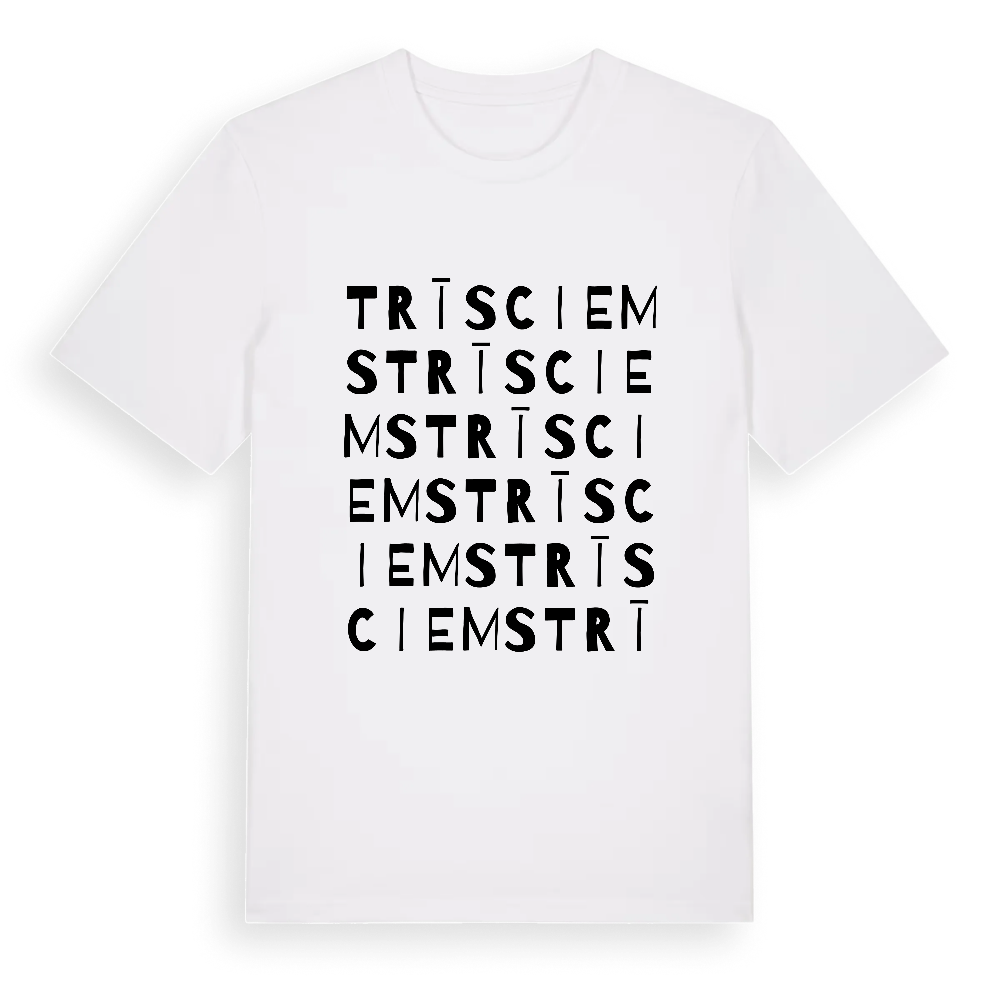 Trīsciems ordlek t-shirt – White, i miljö