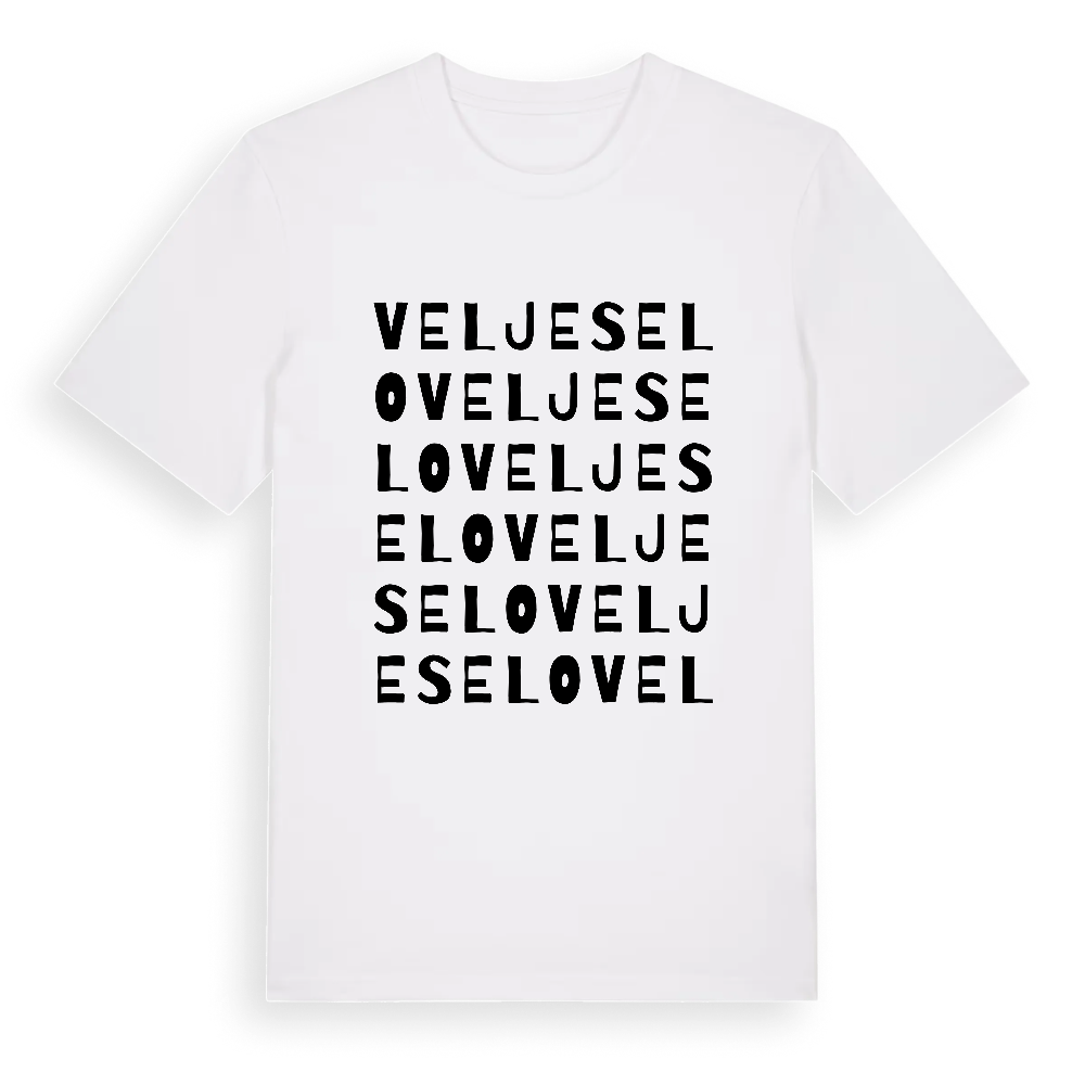 Velje Selo ordlek t-shirt – White, i miljö