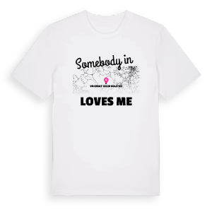 Någon i Vojenský újezd Boletice älskar mig t-shirt – ekologisk bomull t-shirt från Pinshirt