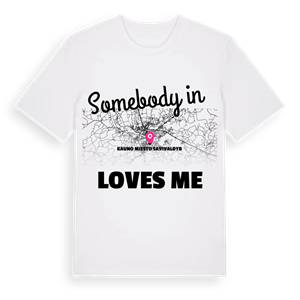 Någon i Kauno miesto savivaldybė älskar mig t-shirt – ekologisk bomull t-shirt från Pinshirt