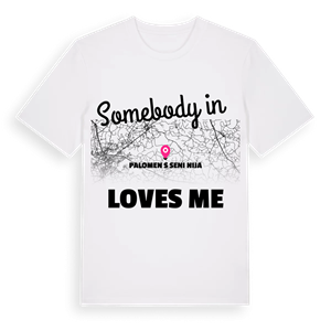 Någon i Palomenės seniūnija älskar mig t-shirt – ekologisk bomull t-shirt från Pinshirt