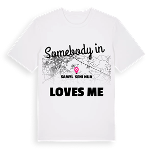Någon i Samylų seniūnija älskar mig t-shirt – ekologisk bomull t-shirt från Pinshirt