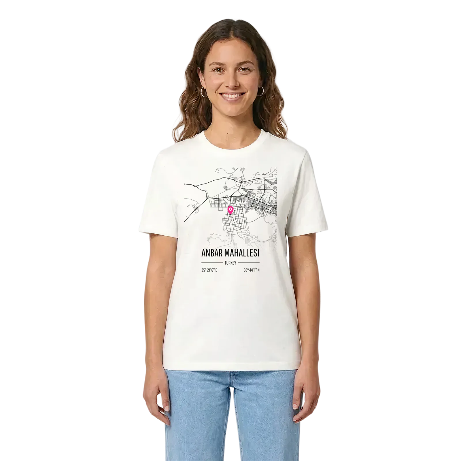 Anbar Mahallesi karta t-shirt – White, i miljö