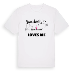Någon i Çaylıca Mahallesi älskar mig t-shirt – ekologisk bomull t-shirt från Pinshirt