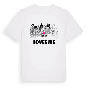 Någon i Hamina älskar mig t-shirt – ekologisk bomull t-shirt från Pinshirt
