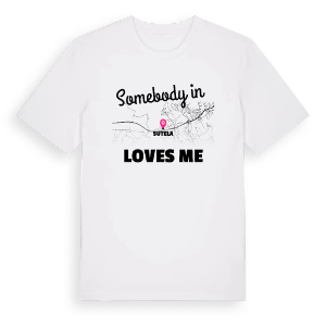 Någon i Sutela älskar mig t-shirt – ekologisk bomull t-shirt från Pinshirt