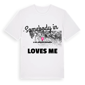 Någon i Ličko-senjska županija älskar mig t-shirt – ekologisk bomull t-shirt från Pinshirt