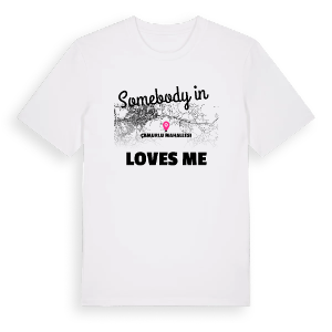 Någon i Çamurlu Mahallesi älskar mig t-shirt – ekologisk bomull t-shirt från Pinshirt