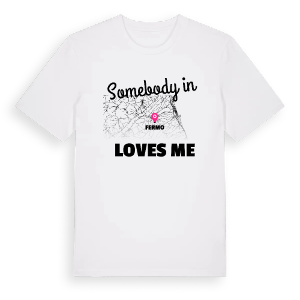 Någon i Fermo älskar mig t-shirt – ekologisk bomull t-shirt från Pinshirt