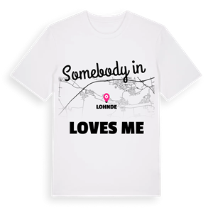 Någon i Lohnde älskar mig t-shirt – ekologisk bomull t-shirt från Pinshirt