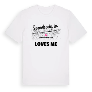 Någon i Lüneburger Straße älskar mig t-shirt – ekologisk bomull t-shirt från Pinshirt