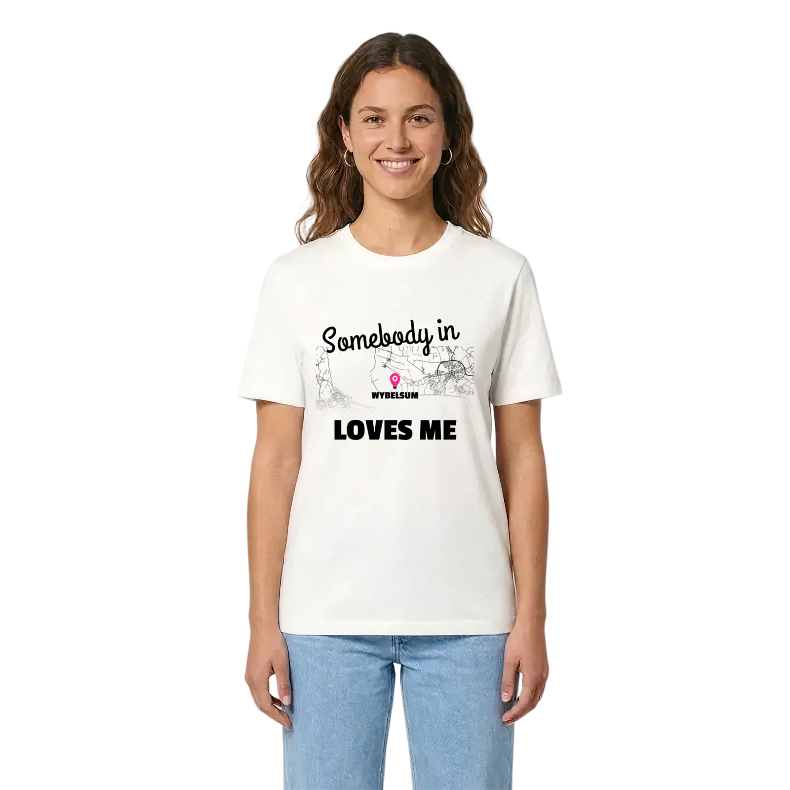 Någon i Wybelsum älskar mig t-shirt – White, i miljö