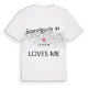 Någon i La Devise älskar mig t-shirt