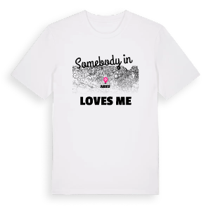 Någon i Akkuş älskar mig t-shirt – ekologisk bomull t-shirt från Pinshirt
