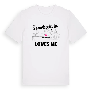 Någon i Bäcktorp älskar mig t-shirt – ekologisk bomull t-shirt från Pinshirt