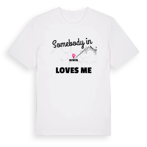 Någon i Nybyn älskar mig t-shirt – ekologisk bomull t-shirt från Pinshirt