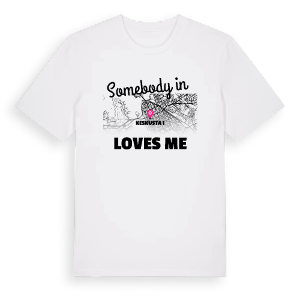 Någon i Keskusta 1 älskar mig t-shirt – ekologisk bomull t-shirt från Pinshirt