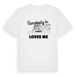 Någon i Kronoby älskar mig t-shirt – ekologisk bomull t-shirt från Pinshirt