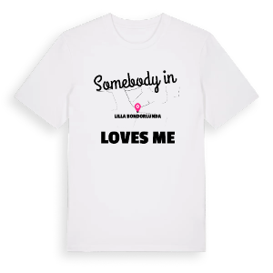 Någon i Lilla Bondorlunda älskar mig t-shirt – ekologisk bomull t-shirt från Pinshirt