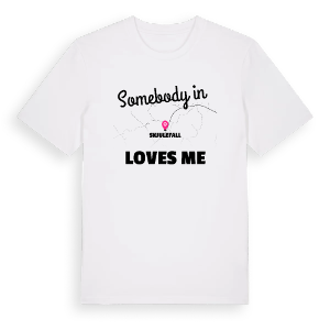 Någon i Skjulefall älskar mig t-shirt – ekologisk bomull t-shirt från Pinshirt
